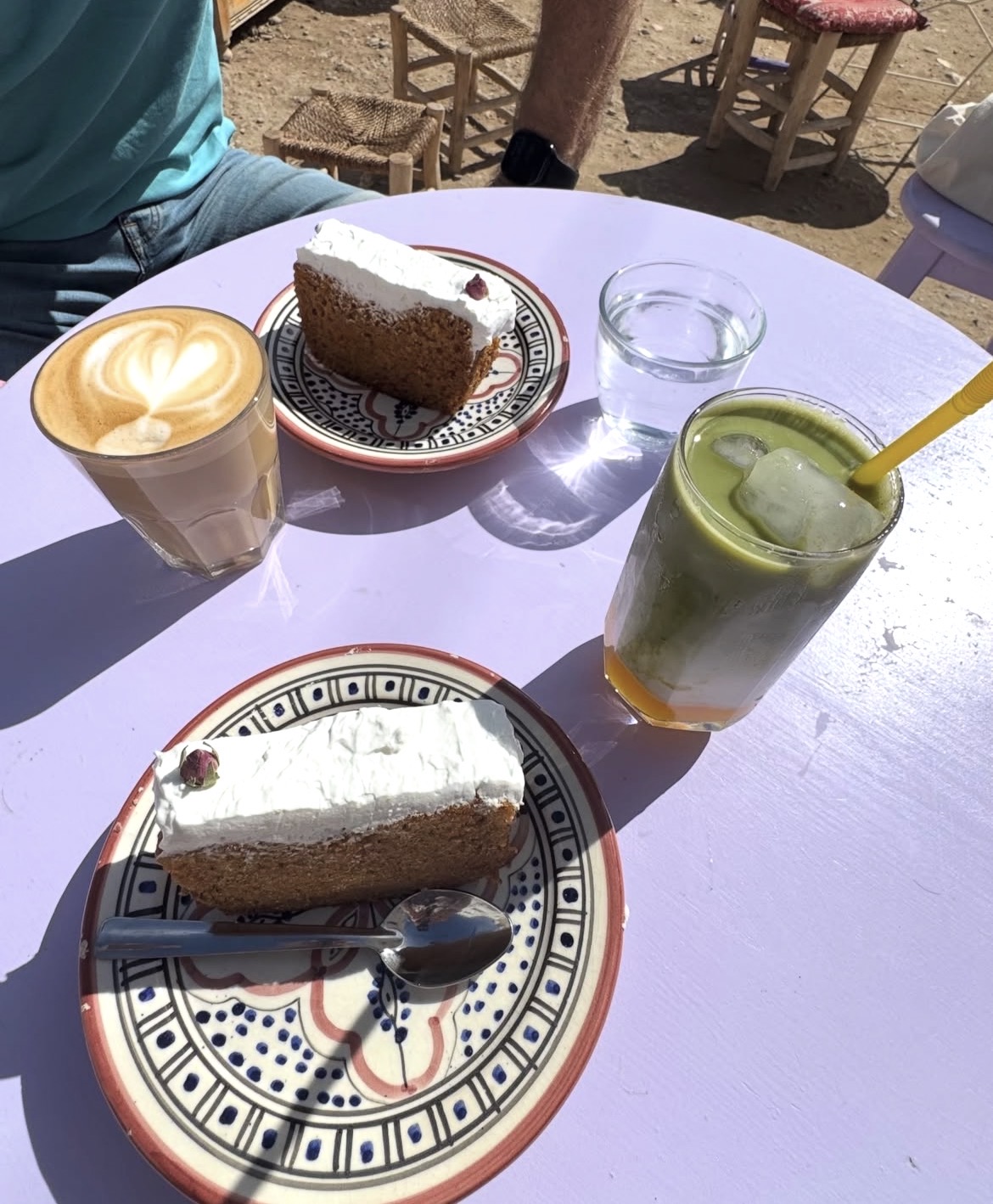 Coffee, iced matcha and cake served on the shop’s lilac outdoor table